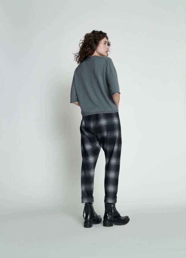 Sam Tee - Pebble - Image 4