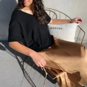 Cashmere V-neck Popover - Black - One Size