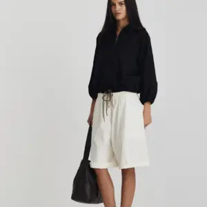 Ricochet - Linley Short in Black or Ivory